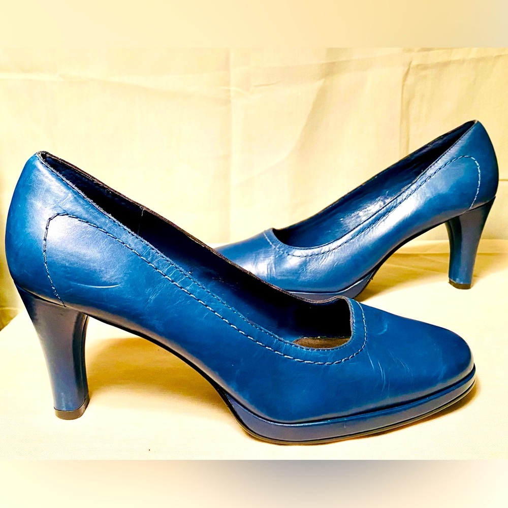 AEROSOLES Blue Slip On Heels - Women’s Size 9.5 - Preowned